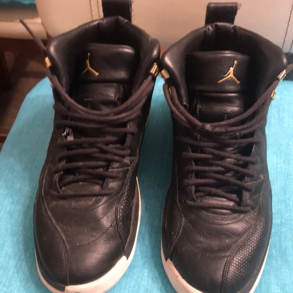 Jordan retro 12 taxi black